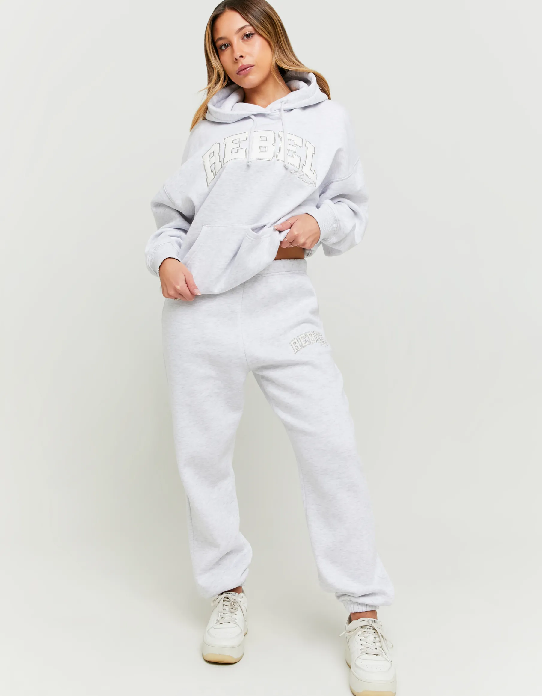 Tally Weijl Felpe & Hoodies^Joggers Morbidi Grigi con Ricamo in Lurex